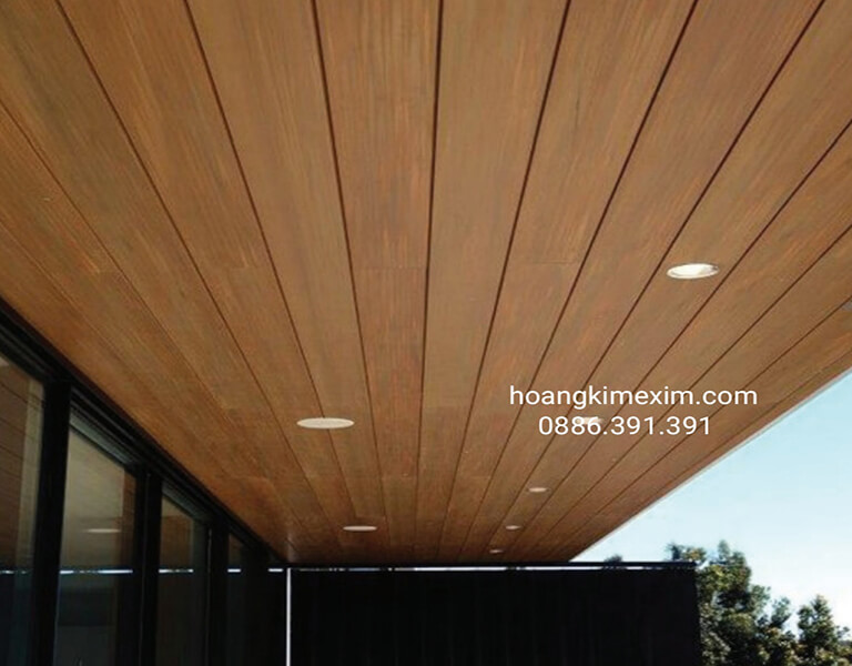 Có thể sử dụng tấm panel vân gỗ thi công làm trần tại các khu vực văn phòng, nhà ở, công ty, trường học cũng cực kỳ hữu dụng