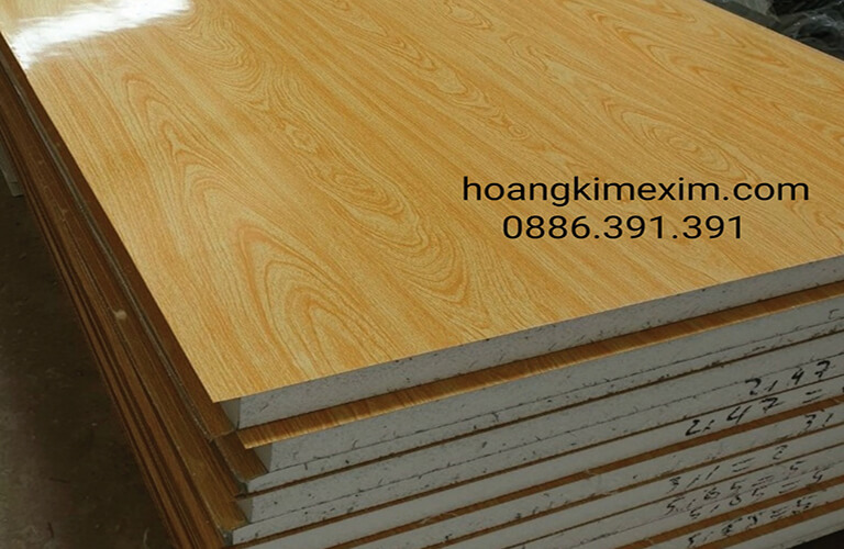 Panel vân gỗ: Với panel vân gỗ, bạn sẽ có những giải pháp thiết kế đa dạng cho mọi không gian. Panel với vân gỗ tự nhiên sẽ mang đến cho bạn sự ấm cúng và sang trọng cho không gian nội thất của bạn.