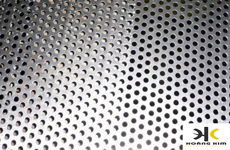 Tấm inox đục lỗ tròn là một vật liệu kim loại được đục những lỗ tròn đẹp mắt, đáp ứng được nhiều nhu cầu sử dụng khác nhau, mang lại nhiều tính năng tiện ích