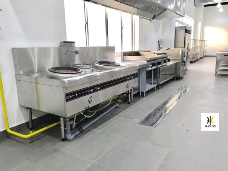 Bếp Á 2 họng được lắp đặt cho các gian bếp cần hoạt động với công suất lớn
