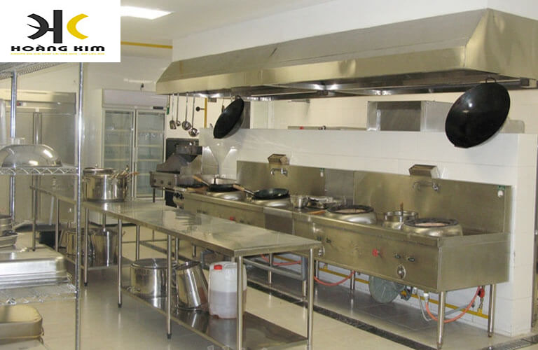 Bếp ga 4 họng là dòng bếp ga công nghiệp với 4 họng đốt khác nhau, hỗ trợ nấu được nhiều món ăn cùng lúc, bếp chuyên sử dụng cho những bếp ăn tập thể, quy mô lớn